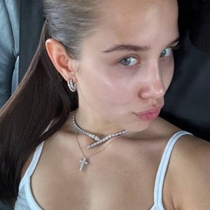 Голая Аврора Киба