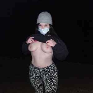 Голая Okichloeo