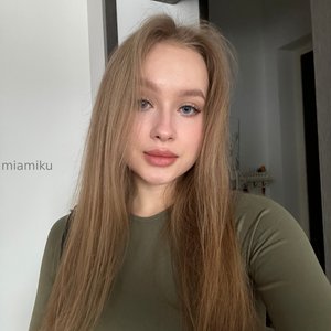 Голая Mia Miku