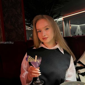 Голая Mia Miku