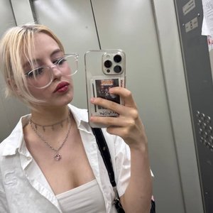 Голая Фенечка Фрикленд