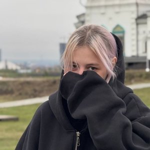 Голая Фенечка Фрикленд