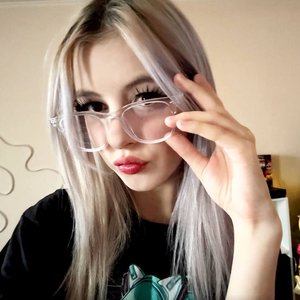 Голая Фенечка Фрикленд