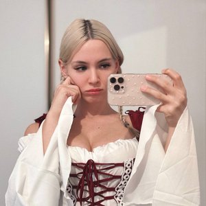 Голая Евгения Уайлд