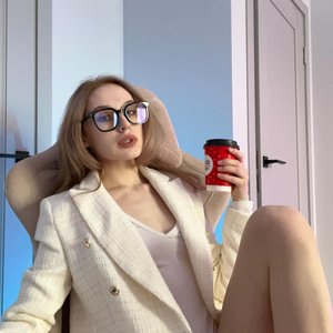 Голая Horneyjozy