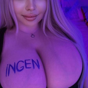 Голая Селия