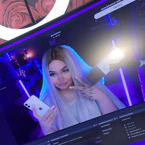 Голая Селия