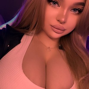 Голая Селия