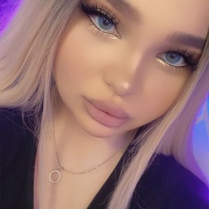 Голая Селия
