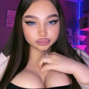 Голая Селия