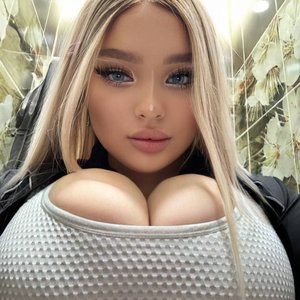 Голая Селия