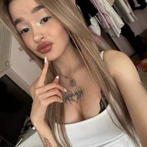 Голая Лейла Майерс