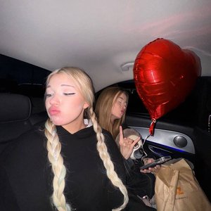 Голая Лейла Майерс