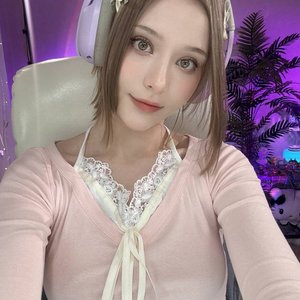 Голая Lyasyaa