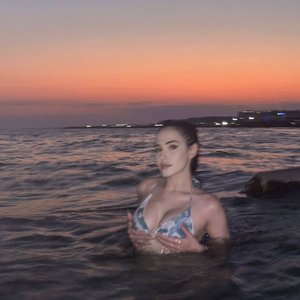 Голая Mabelend