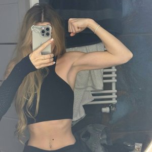 Голая Maryymme