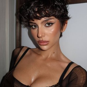 Голая Mugretnug