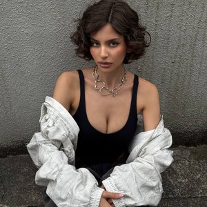 Голая Mugretnug
