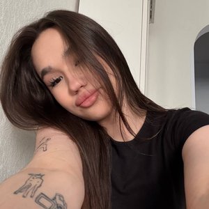 Голая Неонова