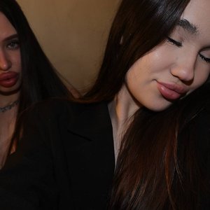Голая Неонова