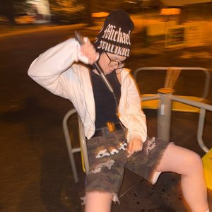 Голая Неонова