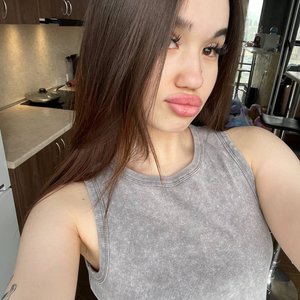 Голая Неонова