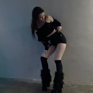 Голая Неонова