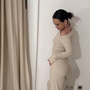 Голая Неонова