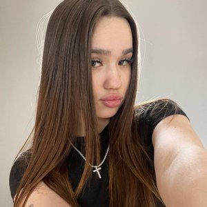 Голая Неонова