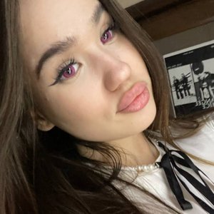 Голая Неонова