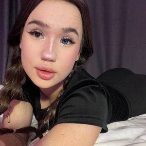Голая Неонова