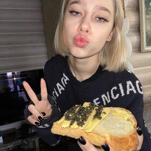 Голая Паша Сникерс