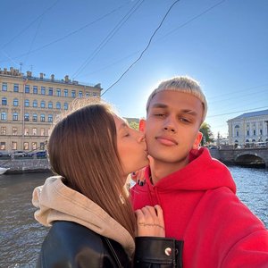 Голая Паша Сникерс