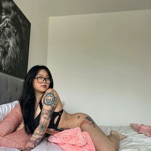 Голая Arlene Lee