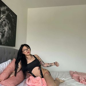 Голая Arlene Lee