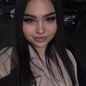 Голая Селия