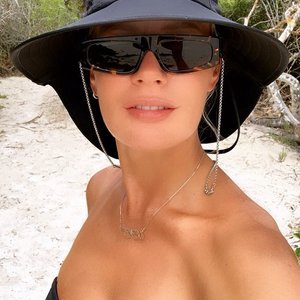 Голая Елена Летучая