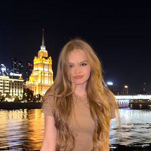 Голая Милана Стар