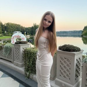 Голая Милана Стар
