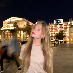 Голая Милана Стар