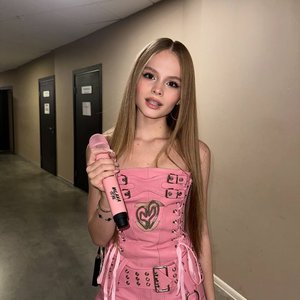 Голая Милана Стар