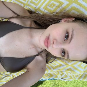 Голая Милана Стар