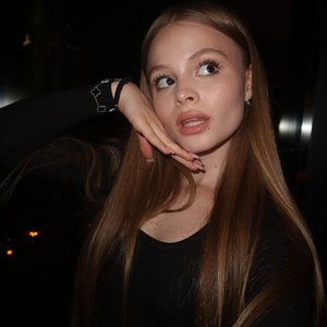 Голая Милана Стар