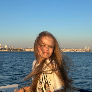 Голая Милана Стар