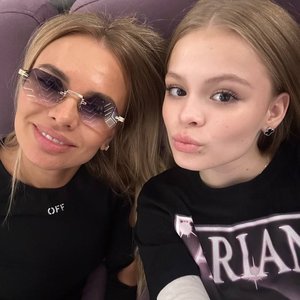 Голая Милана Стар