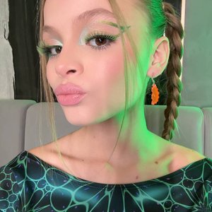 Голая Милана Стар