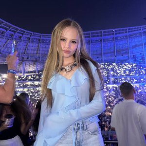 Голая Милана Стар