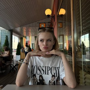 Голая Милана Стар