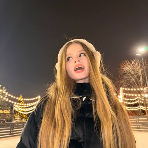 Голая Милана Стар