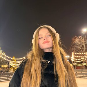 Голая Милана Стар